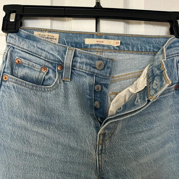 Levi’s Wedgie Icon Fit Jeans - Picture 2 of 6
